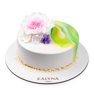 Торт на день рождения с цветами из мастики