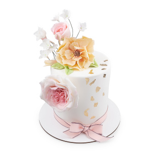 Торт на день рождения с цветами из мастики 2