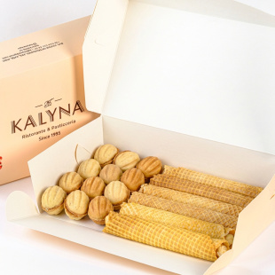 Горішки та трубочки зі згущеним молоком