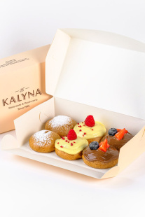 Набор ассорти профитролей